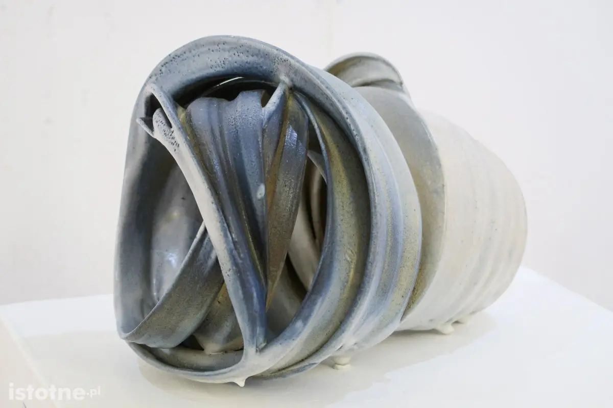 Prace ceramiczne artystów 55 Pleneru Ceramiczno-Rzeźbiarskiego