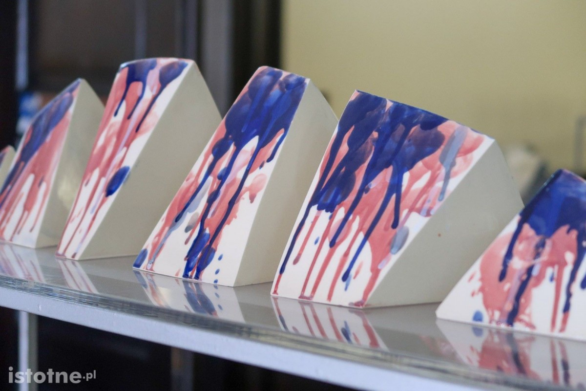 Prace ceramiczne artystów 55 Pleneru Ceramiczno-Rzeźbiarskiego