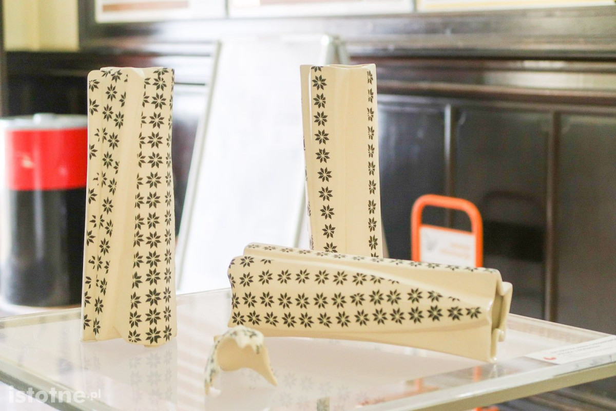 Prace ceramiczne artystów 55 Pleneru Ceramiczno-Rzeźbiarskiego