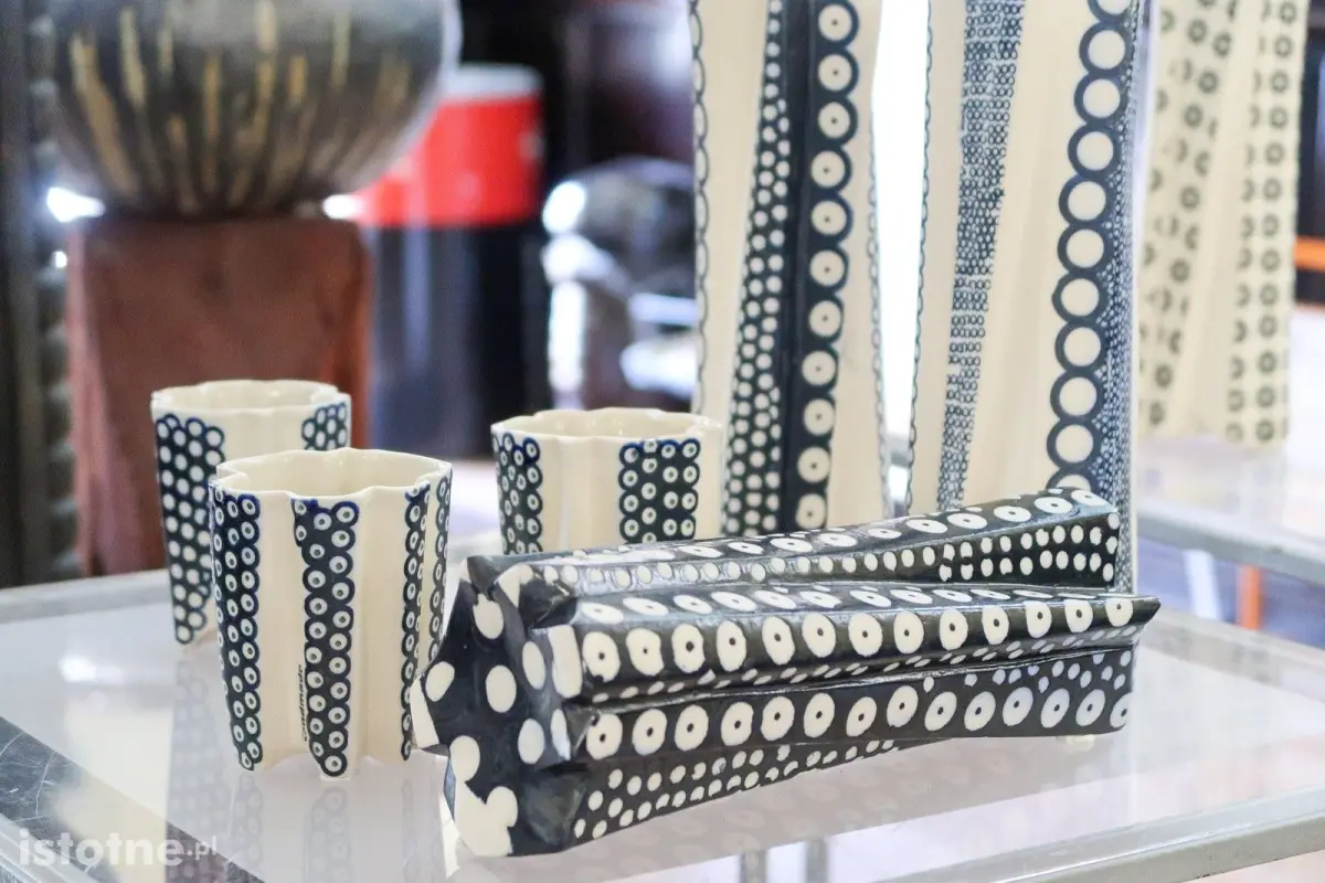 Prace ceramiczne artystów 55 Pleneru Ceramiczno-Rzeźbiarskiego