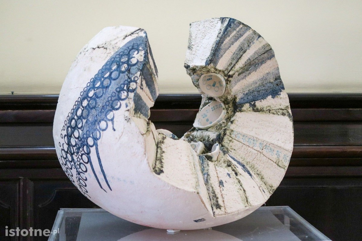 Prace ceramiczne artystów 55 Pleneru Ceramiczno-Rzeźbiarskiego