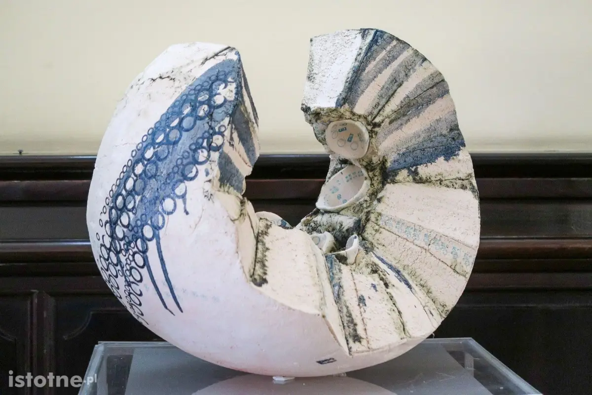 Prace ceramiczne artystów 55 Pleneru Ceramiczno-Rzeźbiarskiego