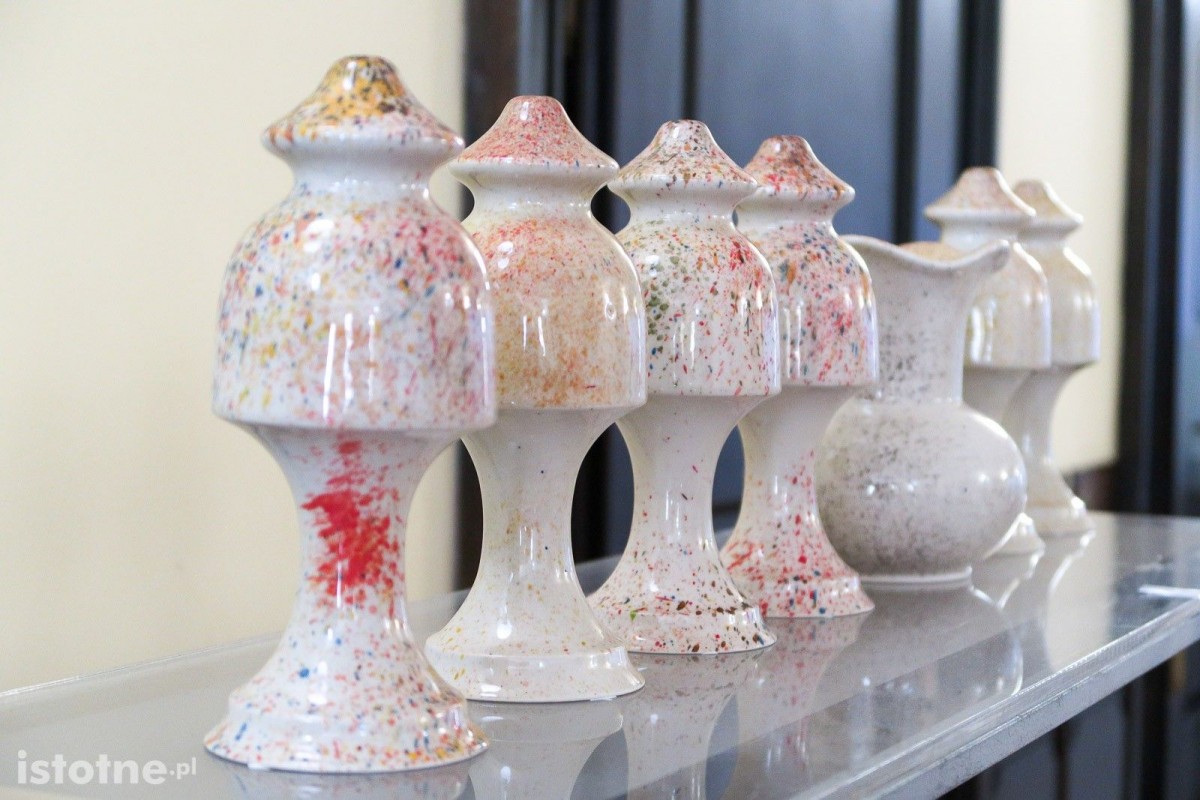 Prace ceramiczne artystów 55 Pleneru Ceramiczno-Rzeźbiarskiego