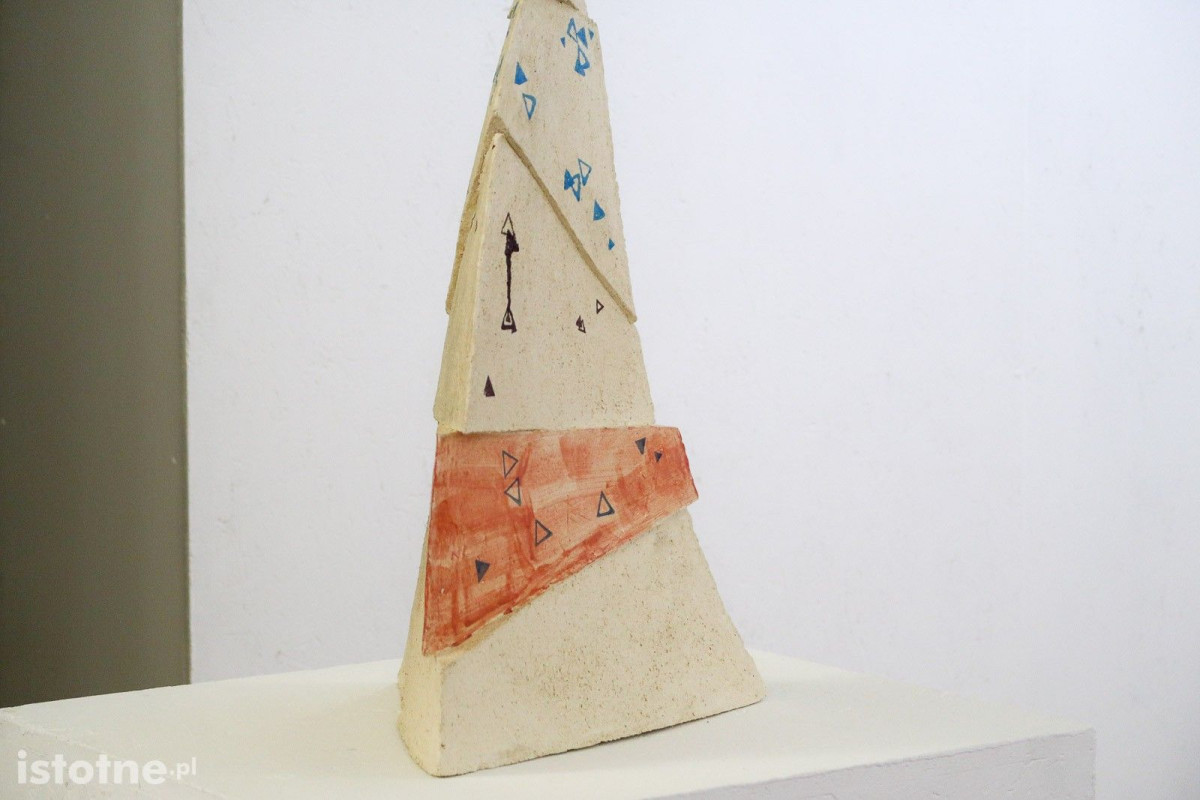 Prace ceramiczne artystów 55 Pleneru Ceramiczno-Rzeźbiarskiego