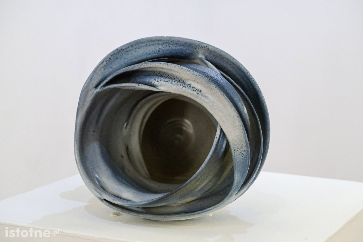 Prace ceramiczne artystów 55 Pleneru Ceramiczno-Rzeźbiarskiego