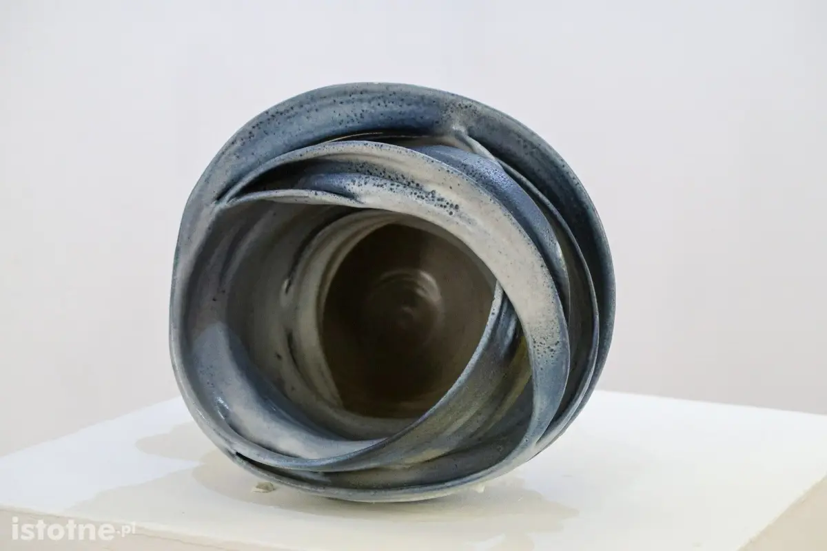 Prace ceramiczne artystów 55 Pleneru Ceramiczno-Rzeźbiarskiego