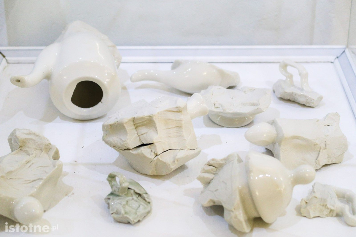 Prace ceramiczne artystów 55 Pleneru Ceramiczno-Rzeźbiarskiego