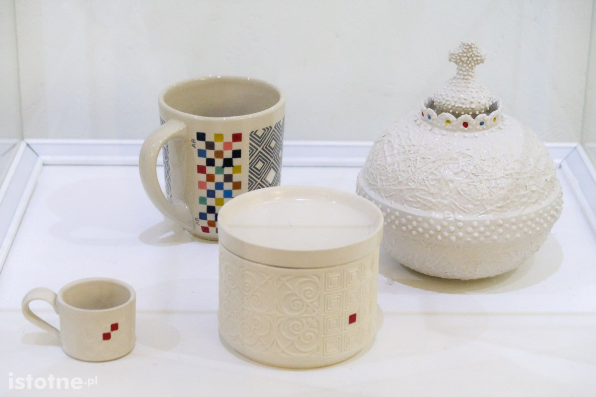 Prace ceramiczne artystów 55 Pleneru Ceramiczno-Rzeźbiarskiego