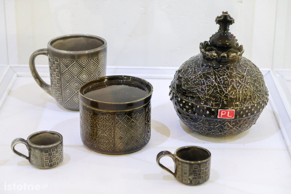 Prace ceramiczne artystów 55 Pleneru Ceramiczno-Rzeźbiarskiego