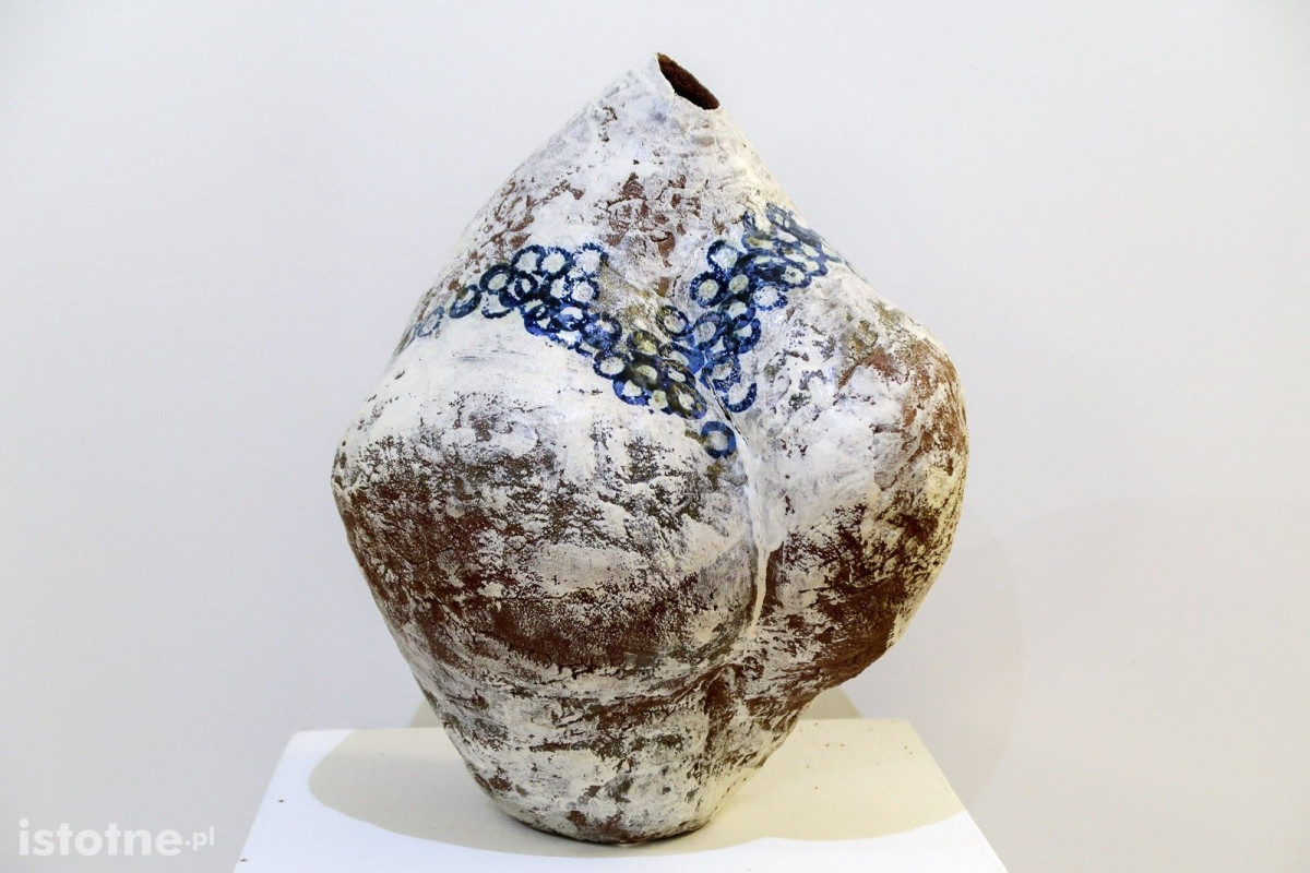 Prace ceramiczne artystów 55 Pleneru Ceramiczno-Rzeźbiarskiego