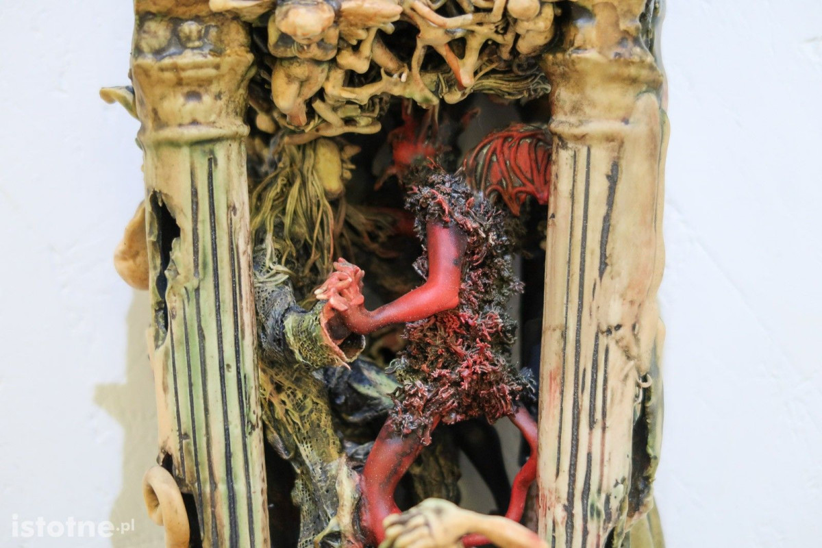 Prace ceramiczne artystów 55 Pleneru Ceramiczno-Rzeźbiarskiego