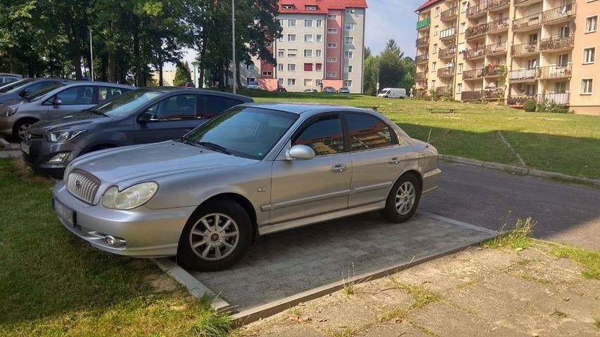 Porzucone auto po napadzie w Gryfowie Śląskim
