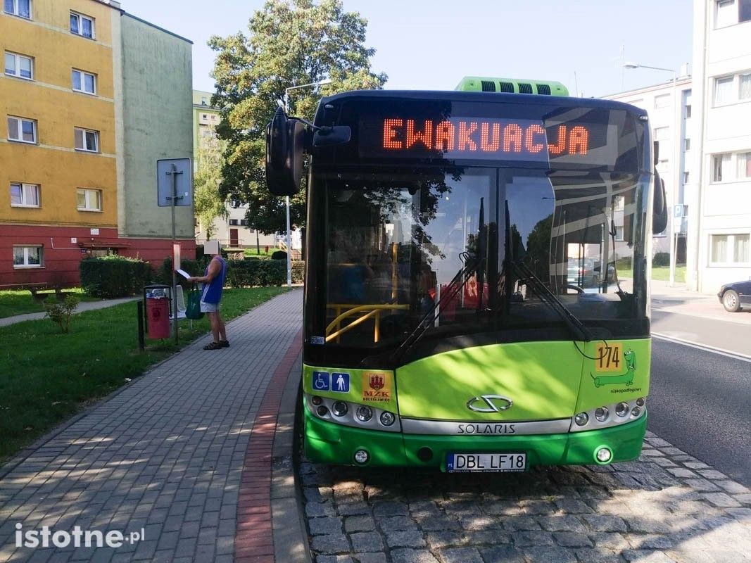 Niewybuchy przy Hutniczej - trwa ewakuacja ludności