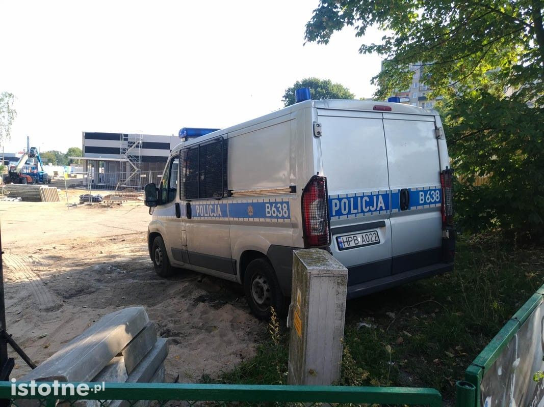 Niewybuchy przy Hutniczej - trwa ewakuacja ludności