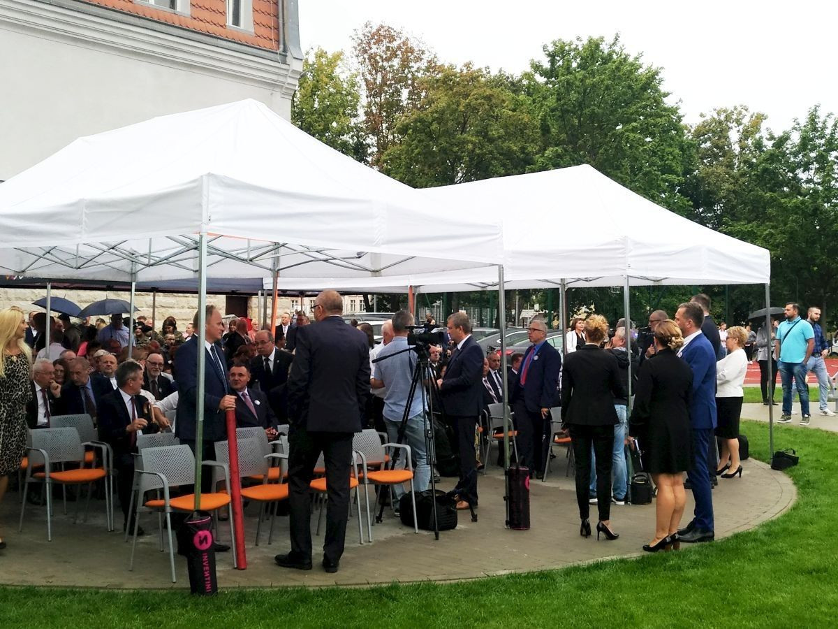 Rozpoczęcie roku szkolnego w budynku szkoły specjalnej