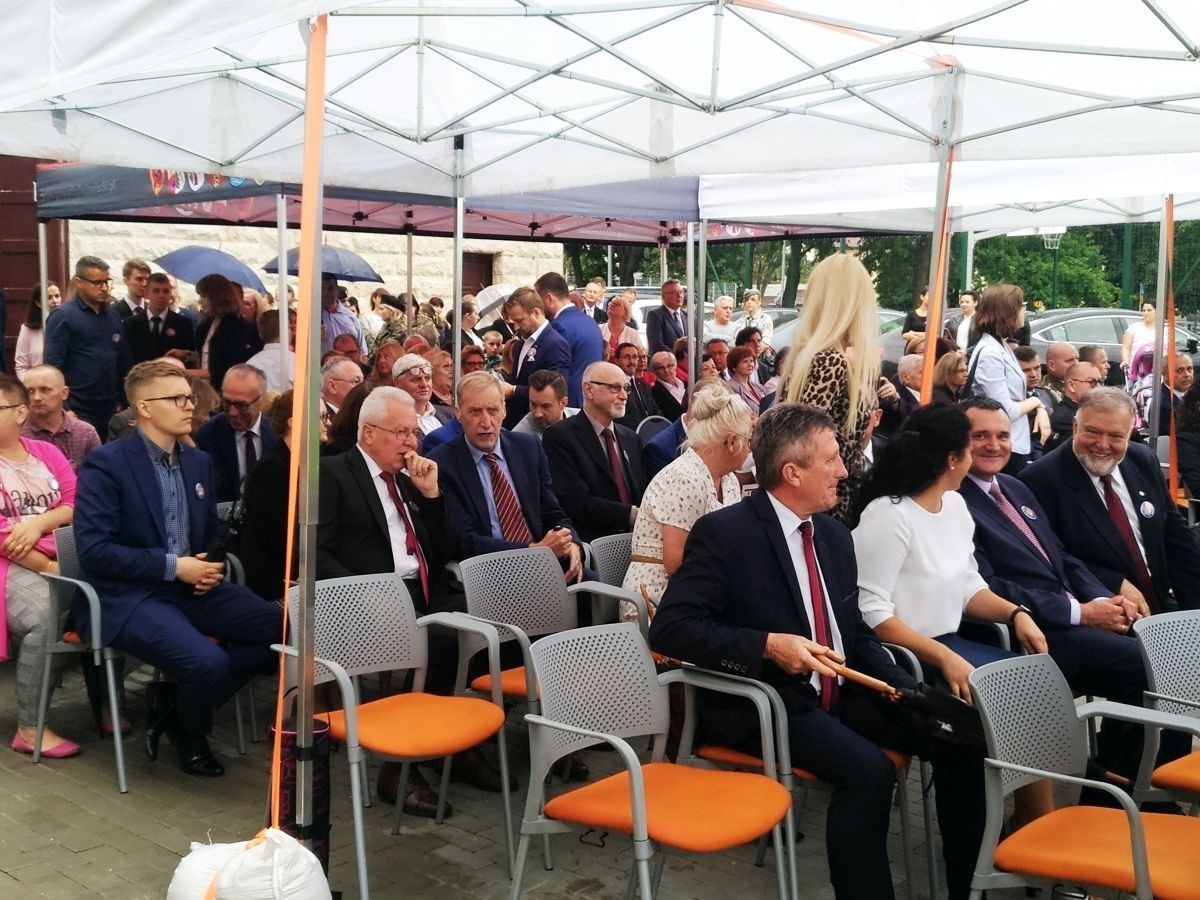 Rozpoczęcie roku szkolnego w budynku szkoły specjalnej