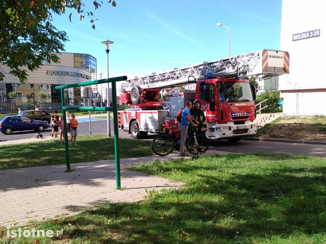 Akcja straży i policji w wieżowcu przy Bielskiej