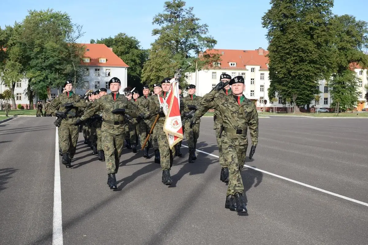 Artylerzyści: elewi dostali broń