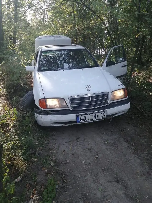 Poszukiwany 42-latek po narkotykach uciekał przed policją. I… wpadł z metą