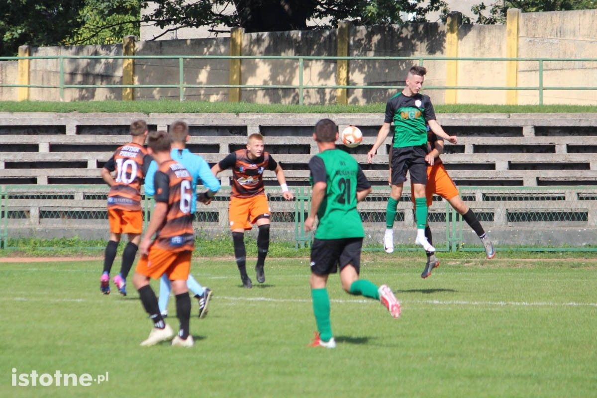 BKS przegrywa z Hutnikiem Pieńsk.