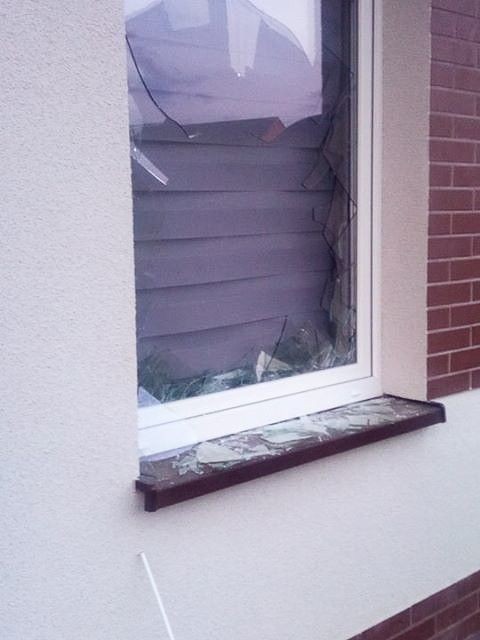 Libacje i akty wandalizmu w Nowogrodźcu. „Lokatorzy nie śpią, bo się boją”