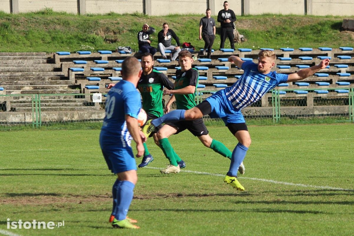 BKS wysoko wygrywa z Włókniarzem Leśna