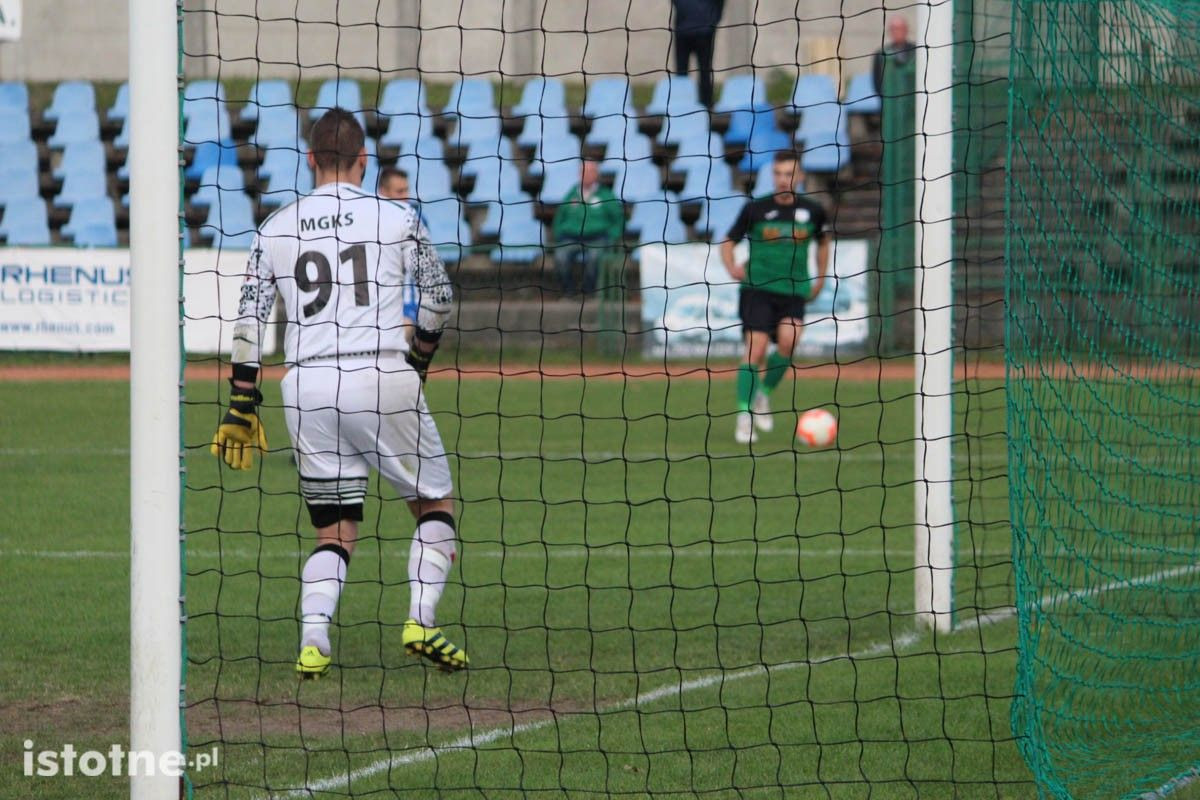 BKS wysoko wygrywa z Włókniarzem Leśna