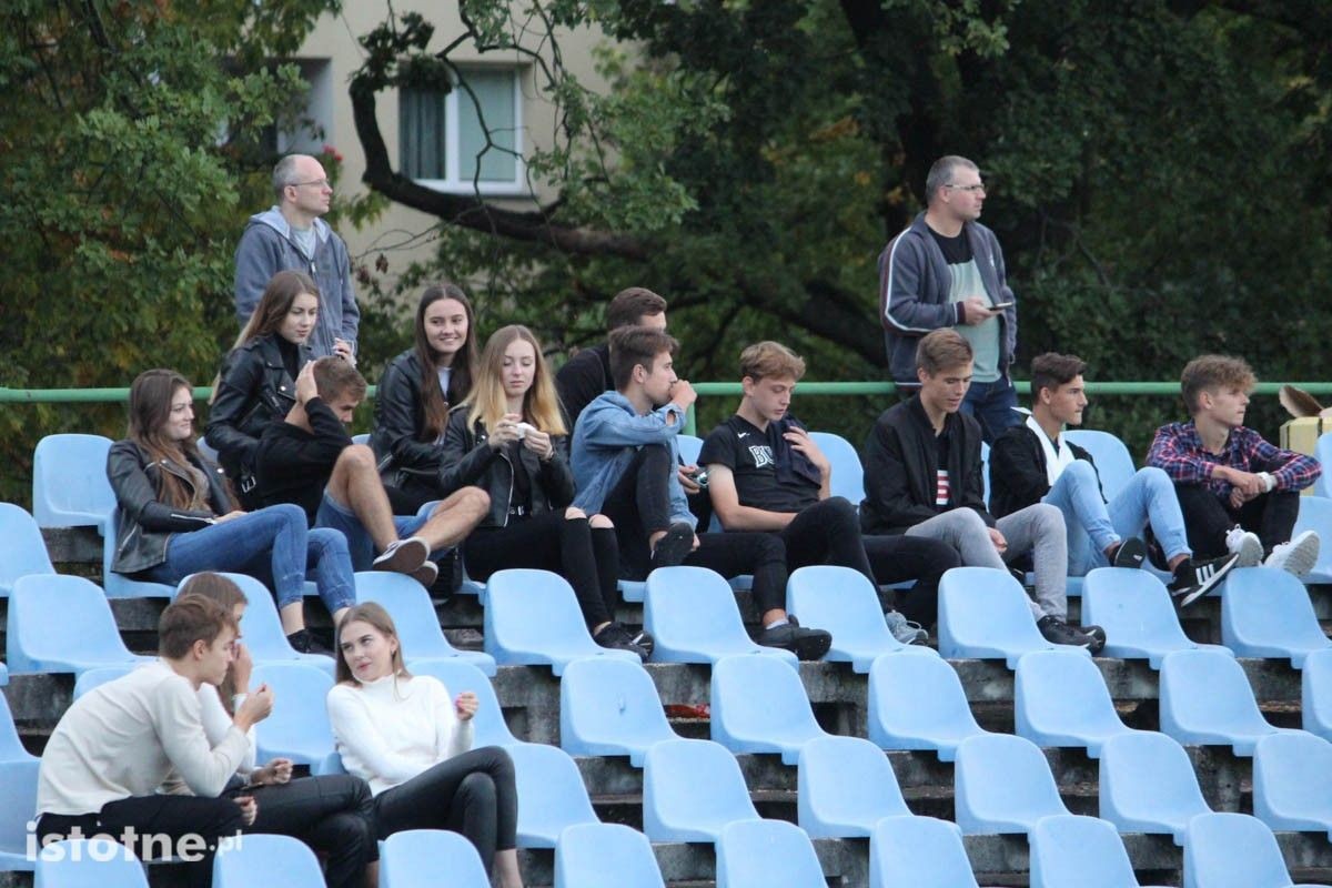 BKS wysoko wygrywa z Włókniarzem Leśna