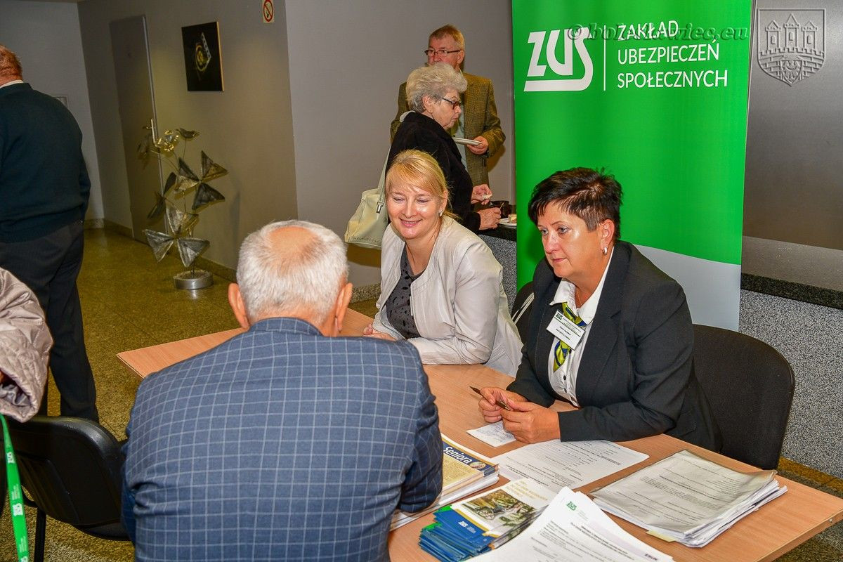 Mają „srebrne włosy i złote serca”. Seniorzy świętowali