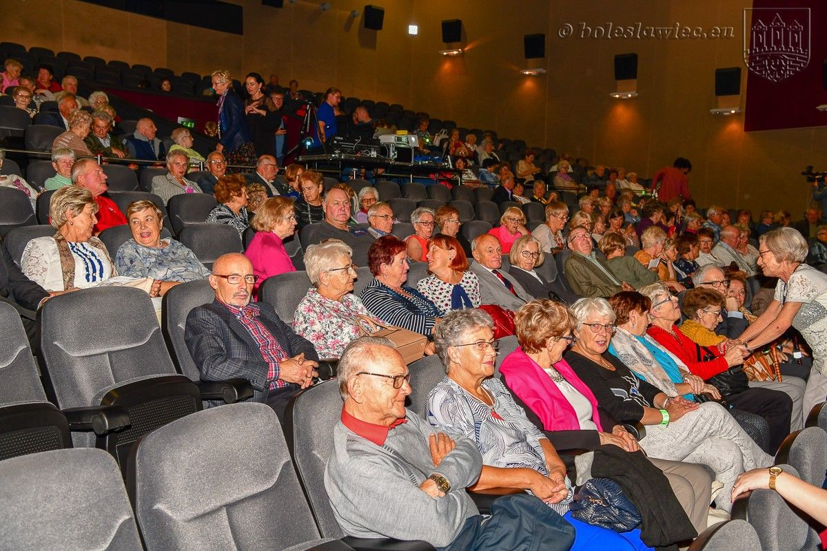 Mają „srebrne włosy i złote serca”. Seniorzy świętowali
