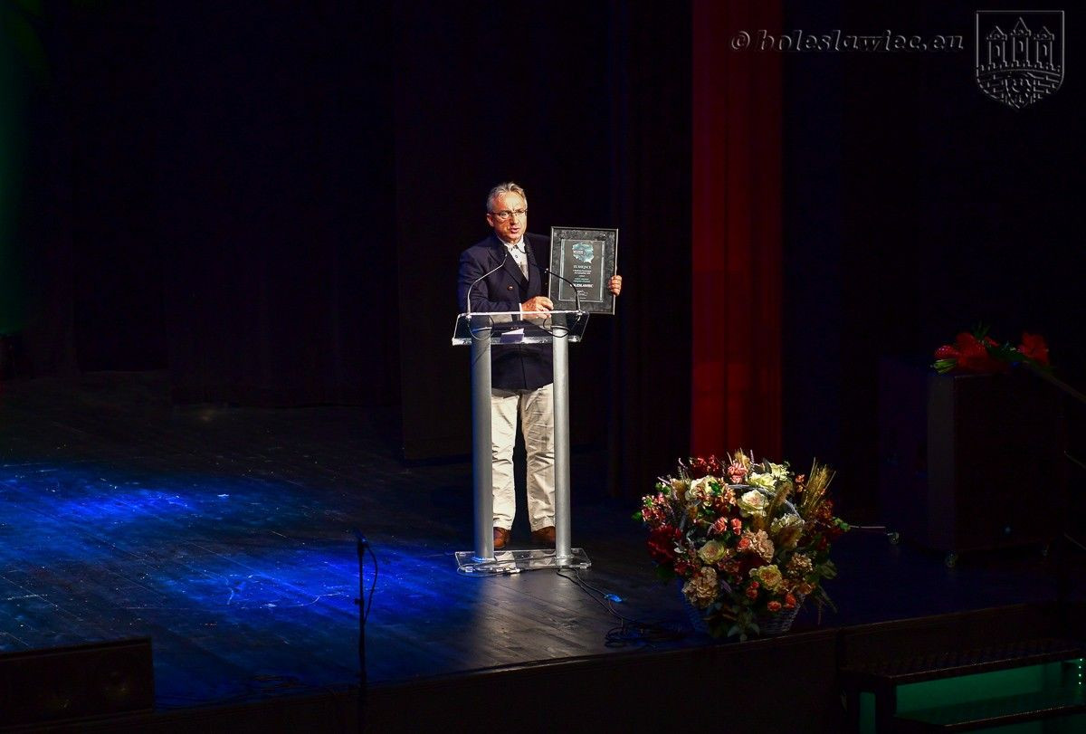 Mają „srebrne włosy i złote serca”. Seniorzy świętowali