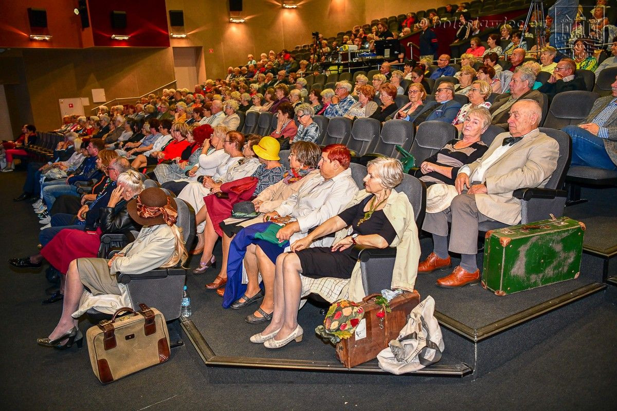Mają „srebrne włosy i złote serca”. Seniorzy świętowali