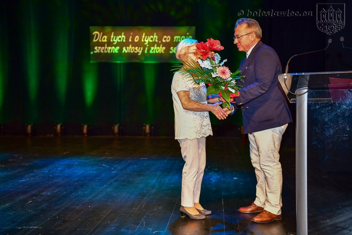 Mają „srebrne włosy i złote serca”. Seniorzy świętowali