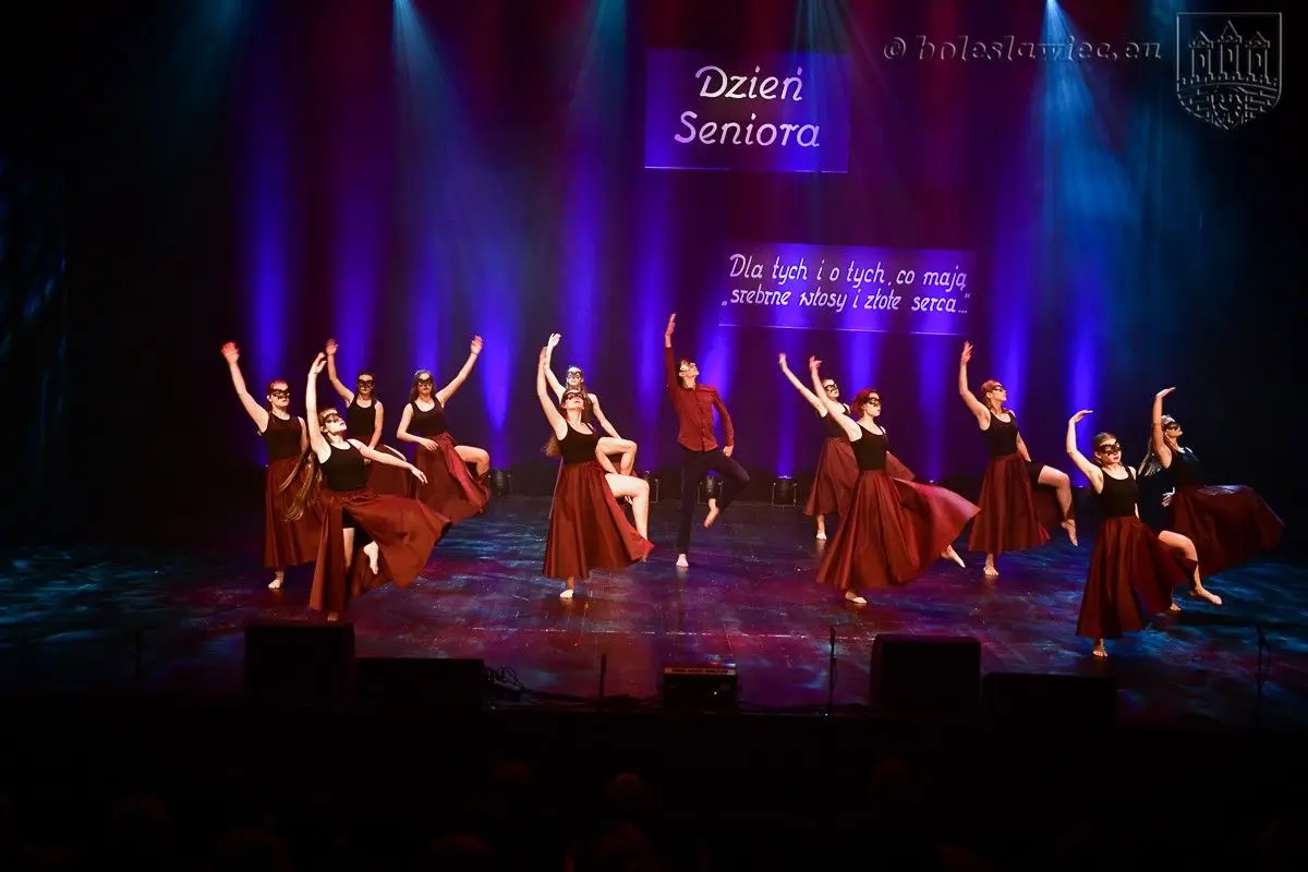 Mają „srebrne włosy i złote serca”. Seniorzy świętowali
