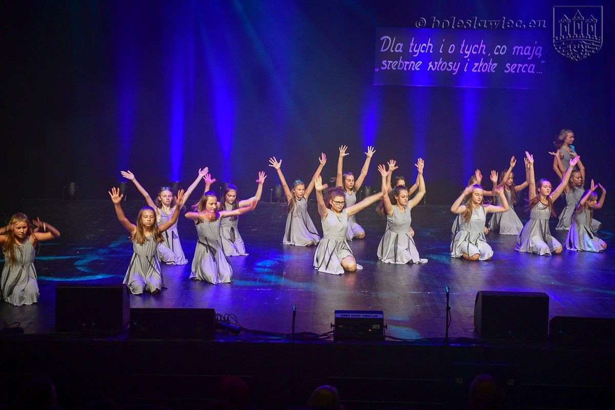 Mają „srebrne włosy i złote serca”. Seniorzy świętowali