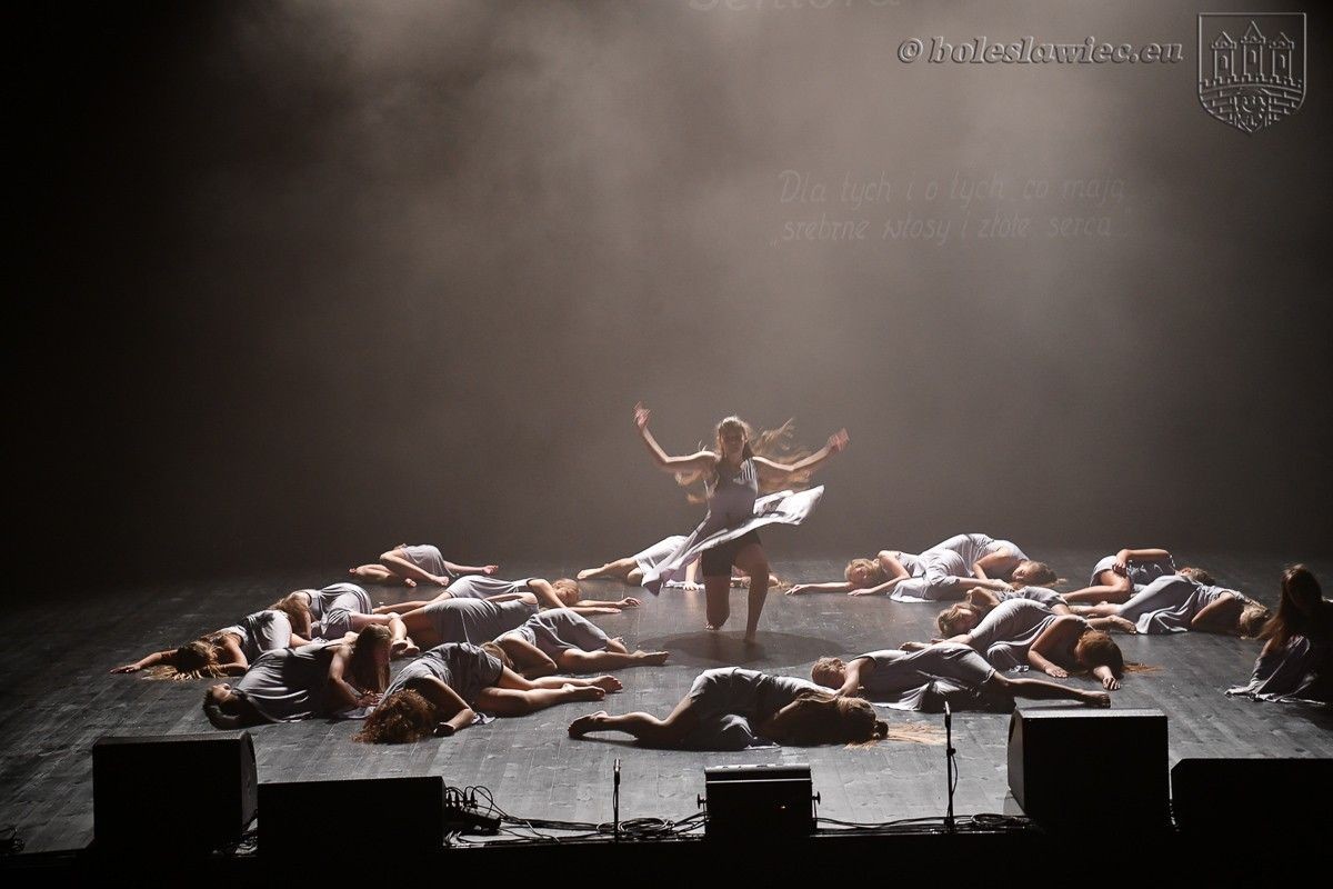 Mają „srebrne włosy i złote serca”. Seniorzy świętowali