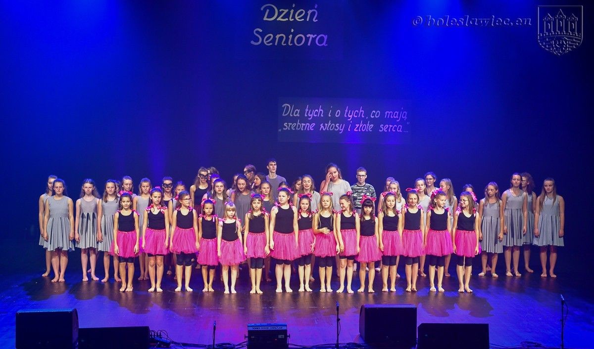 Mają „srebrne włosy i złote serca”. Seniorzy świętowali