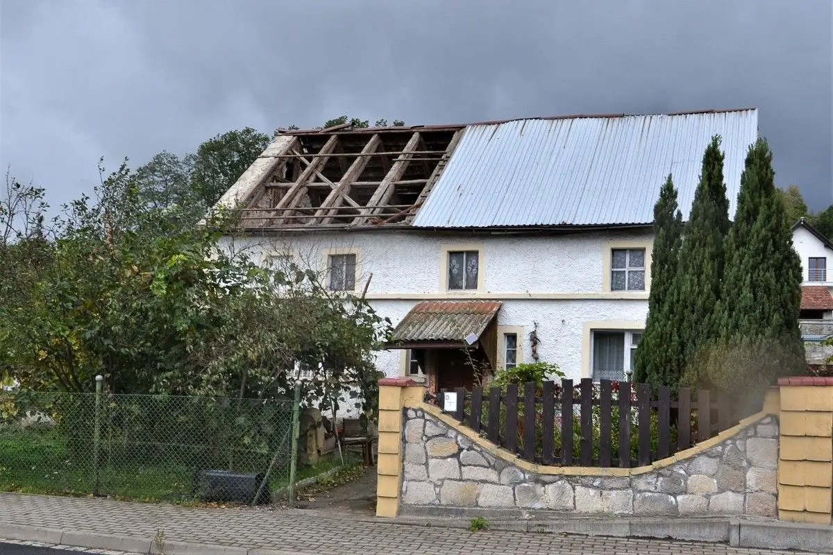 Буревій, дві ДТП, пожежа — насичений початок тижня для пожежників