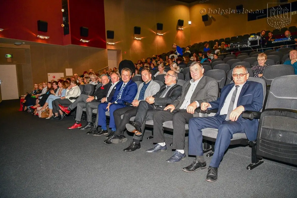 Nauczyciele i dyrektorzy miejskich szkół uhonorowani