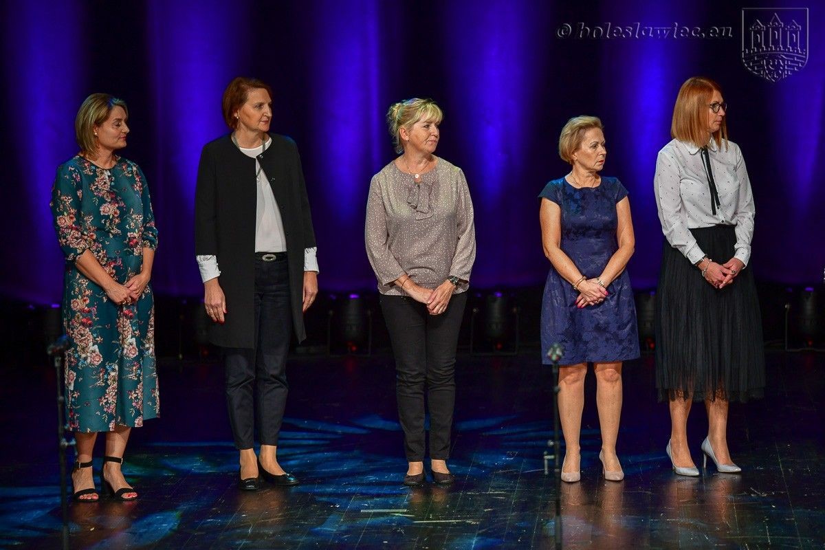 Nauczyciele i dyrektorzy miejskich szkół uhonorowani