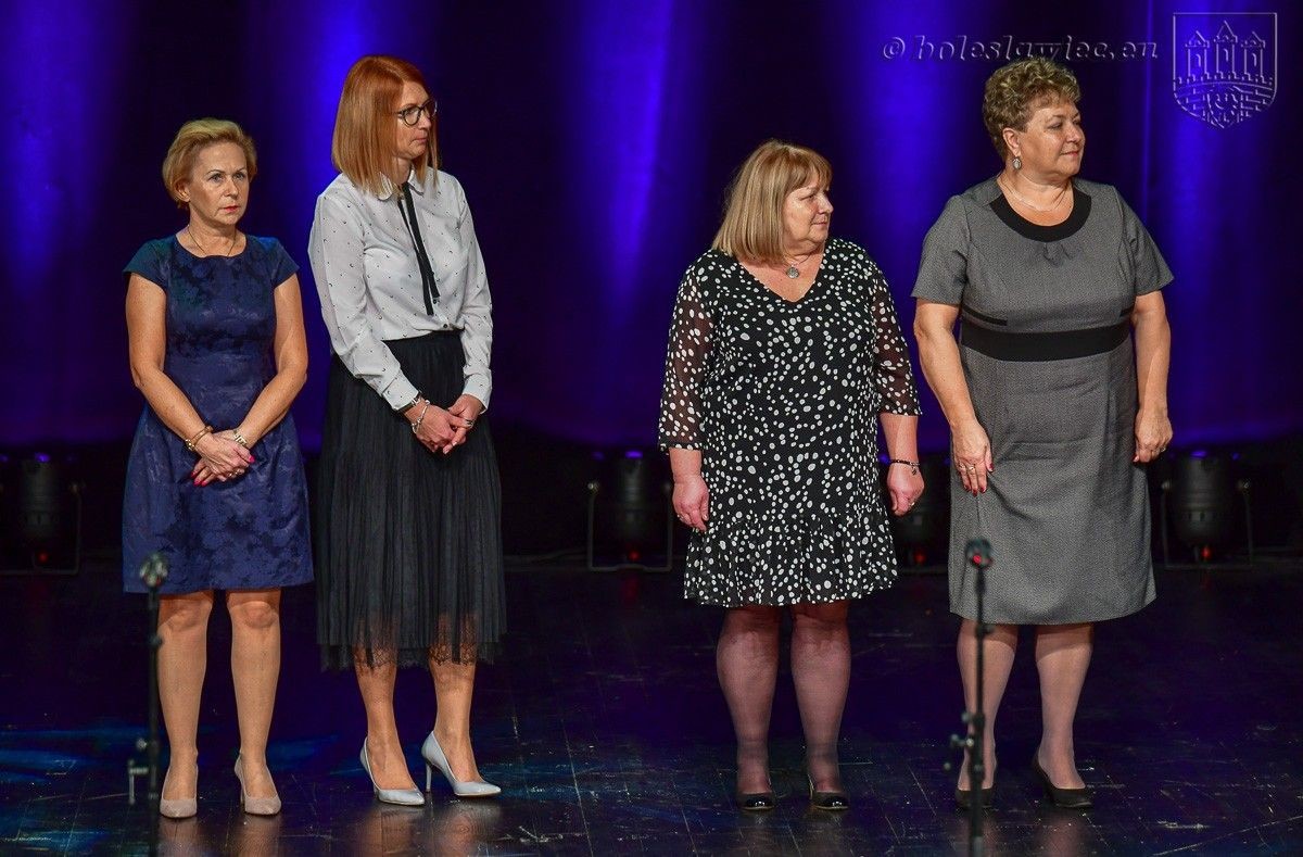 Nauczyciele i dyrektorzy miejskich szkół uhonorowani