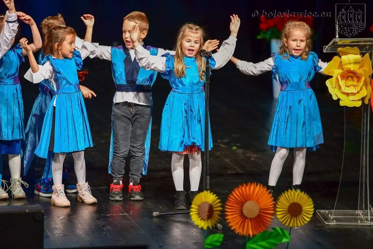 Nauczyciele i dyrektorzy miejskich szkół uhonorowani