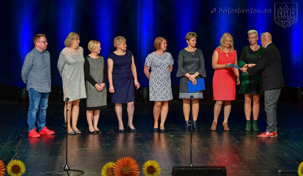 Nauczyciele i dyrektorzy miejskich szkół uhonorowani