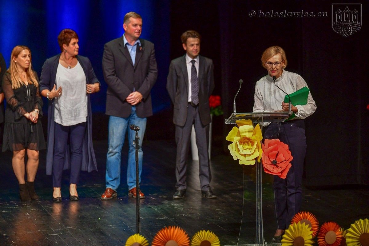 Nauczyciele i dyrektorzy miejskich szkół uhonorowani