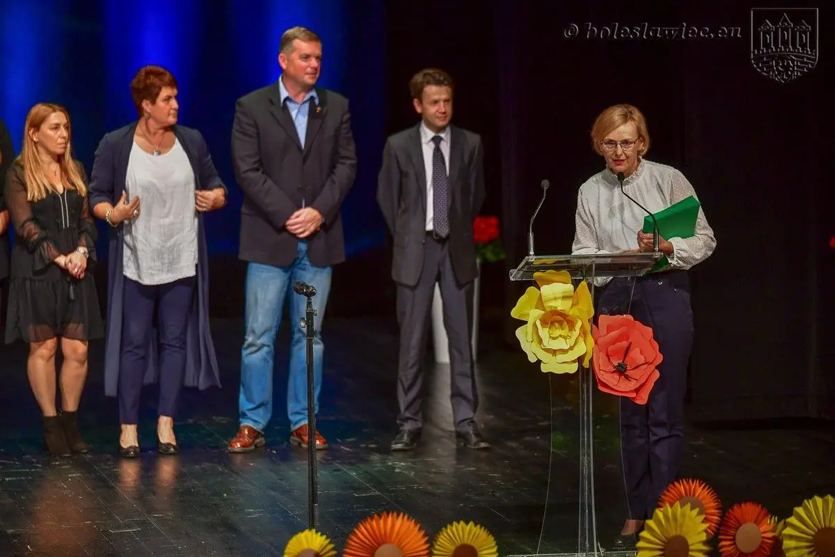Nauczyciele i dyrektorzy miejskich szkół uhonorowani