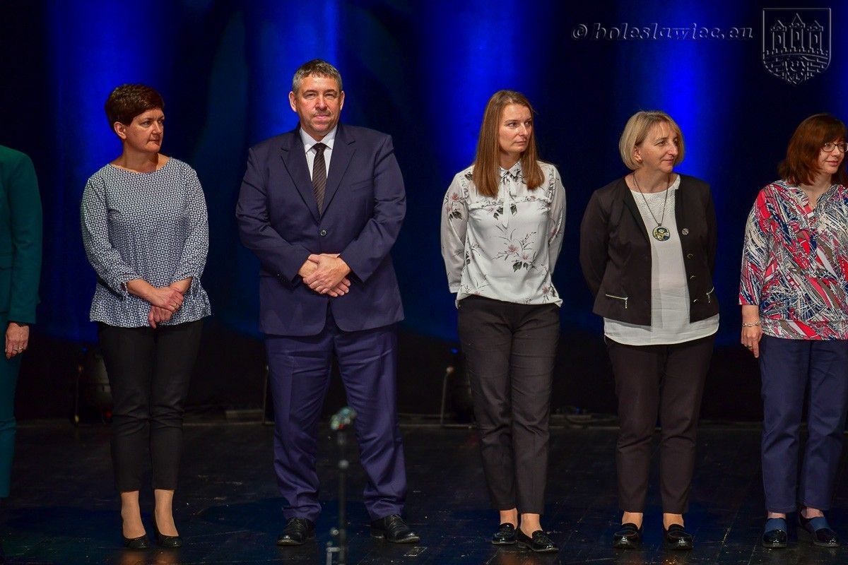 Nauczyciele i dyrektorzy miejskich szkół uhonorowani