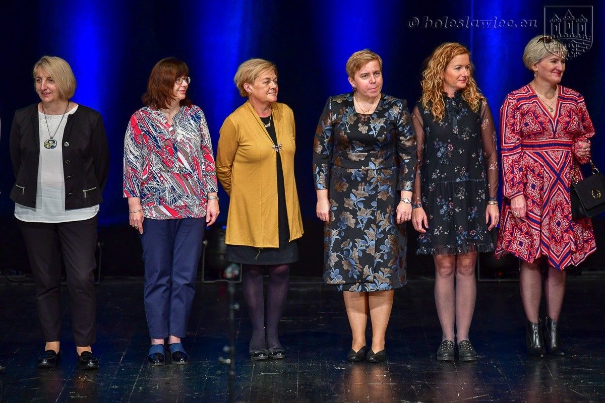 Nauczyciele i dyrektorzy miejskich szkół uhonorowani