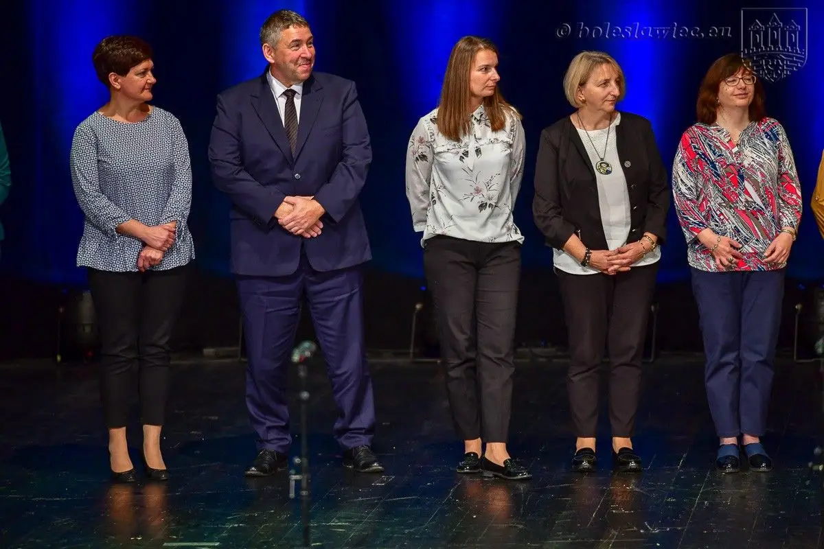 Nauczyciele i dyrektorzy miejskich szkół uhonorowani