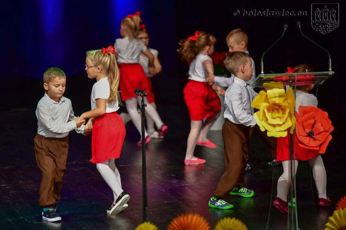 Nauczyciele i dyrektorzy miejskich szkół uhonorowani