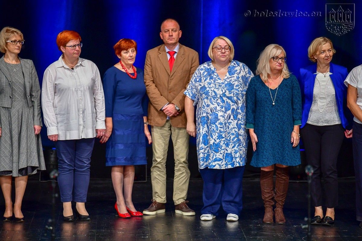 Nauczyciele i dyrektorzy miejskich szkół uhonorowani